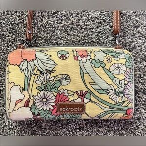 THE SAK SAKROOTS, LARGE LIGHT YELLOW FLORAL SMARTPHONE LEATHER CROSSBODY HANDBAG